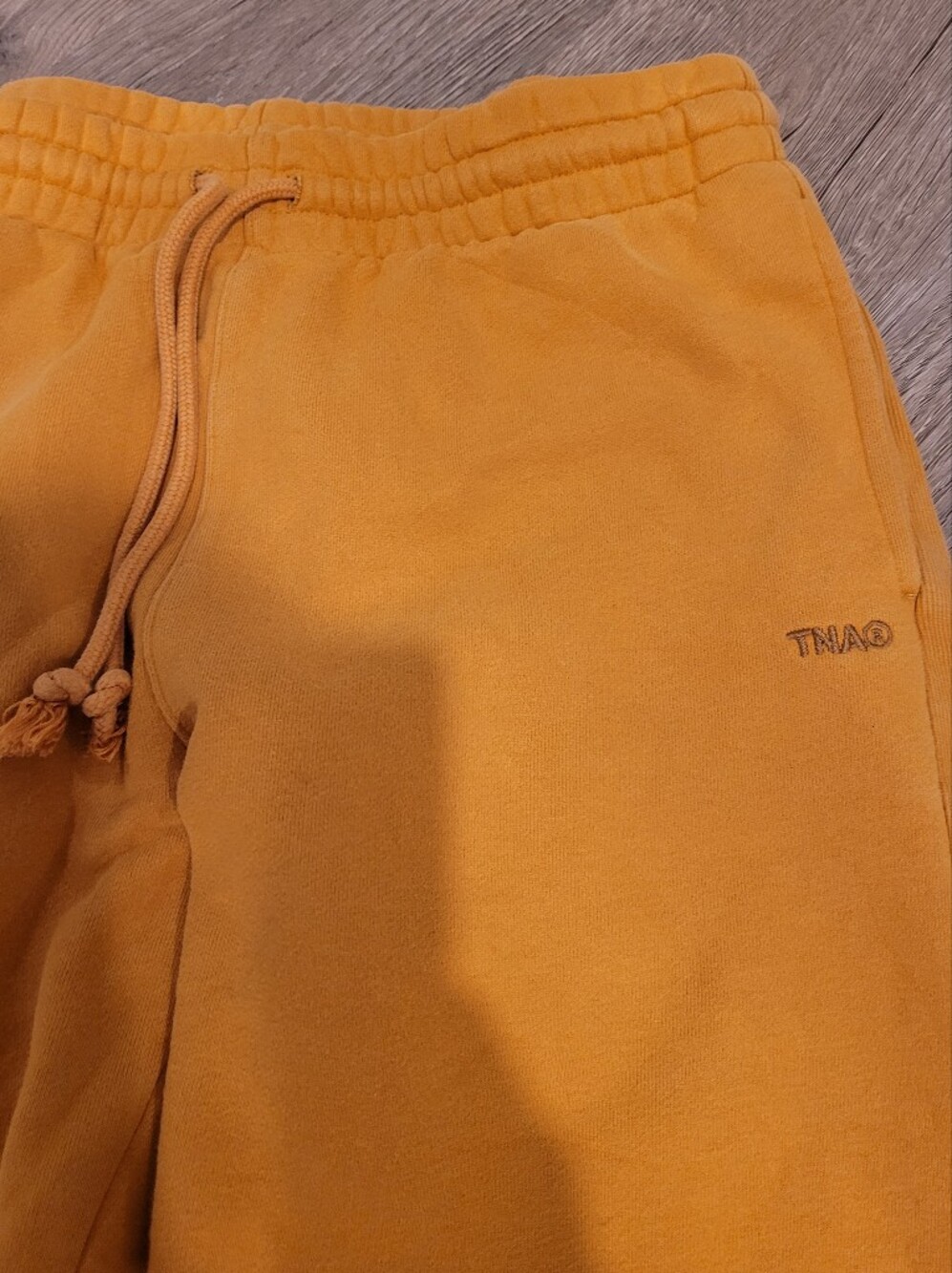 Aritzia Tna Cozy Fleece Boyfriend Sweatpants Yellow M - Picture 3 of 11